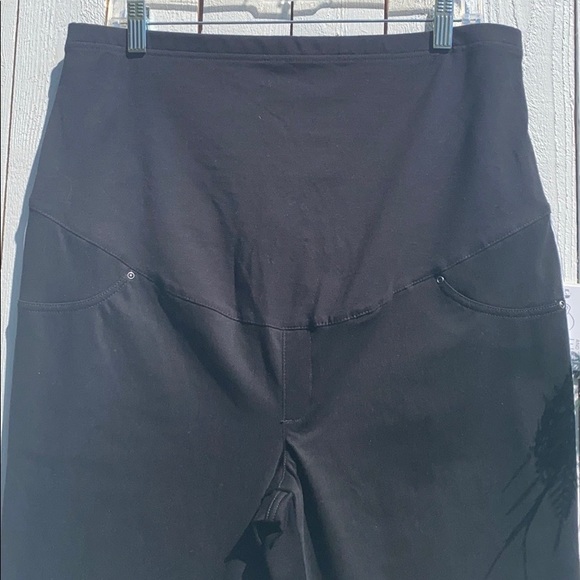 Women's Maternity Jeggings - Picture 7 of 14